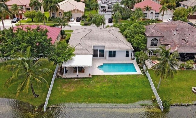 18335 NW 12th St in Pembroke Pines, FL - Building Photo - Building Photo