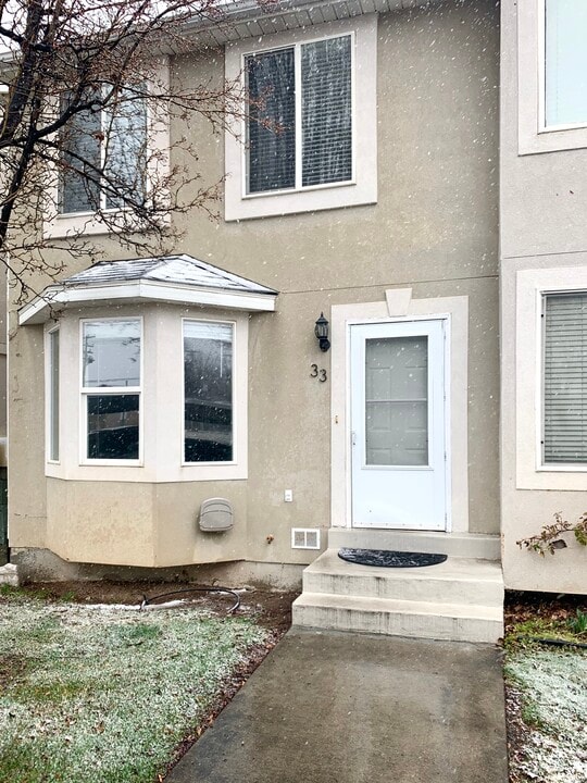 33 S 900 E in Payson, UT - Foto de edificio