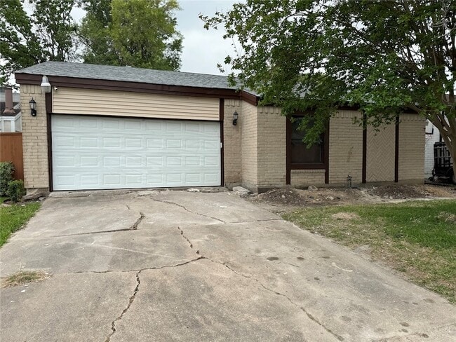6311 Dawnridge Dr in Houston, TX - Foto de edificio - Building Photo