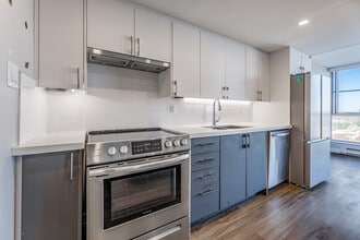 Waterford Tower in Mississauga, ON - Building Photo - Interior Photo