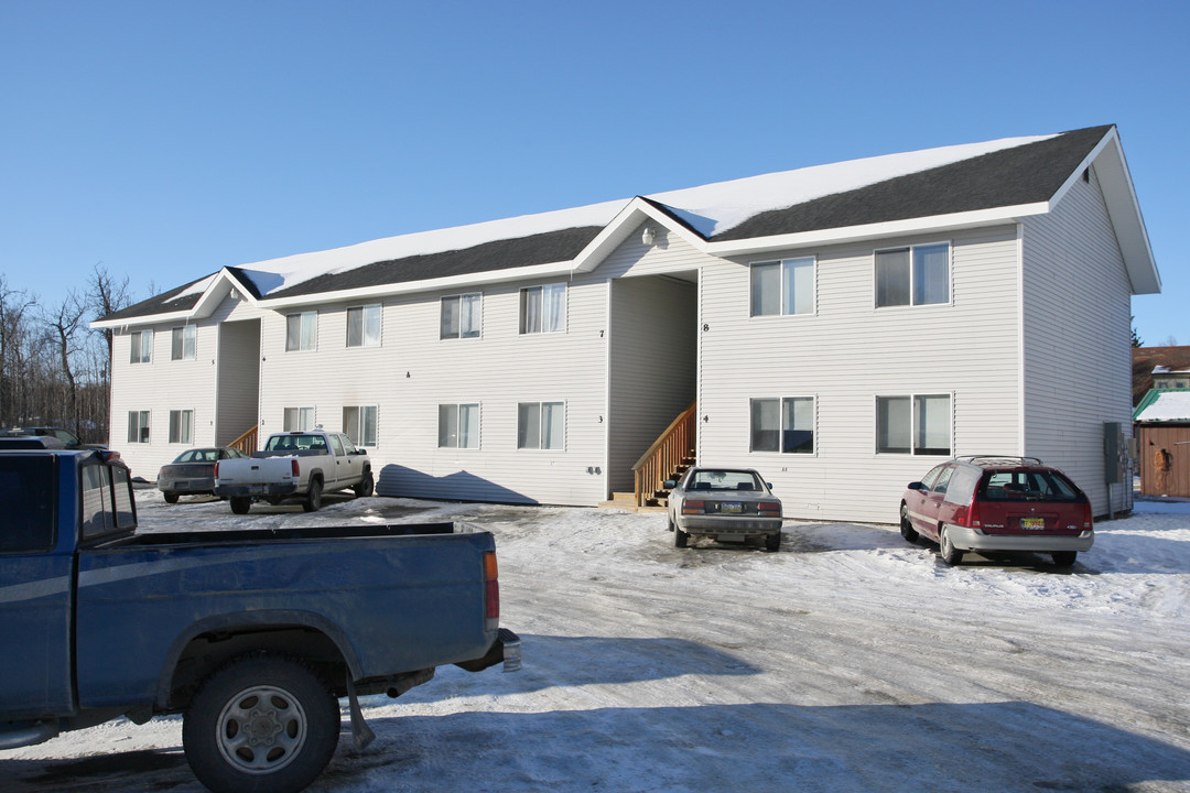 305 N Valley Way in Palmer, AK - Building Photo