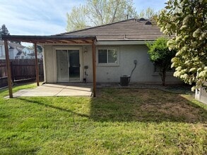 4 White Lily Ct in Sacramento, CA - Building Photo - Building Photo