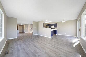 21 Ronan Ct in Lake In The Hills, IL - Building Photo - Building Photo