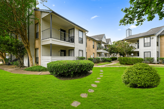 Elm Creek Apartments in Kingwood, TX - Foto de edificio - Building Photo