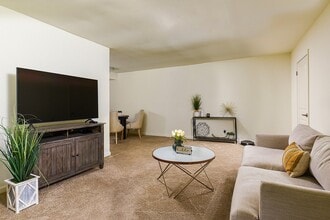 Vairo Village in State College, PA - Foto de edificio - Building Photo