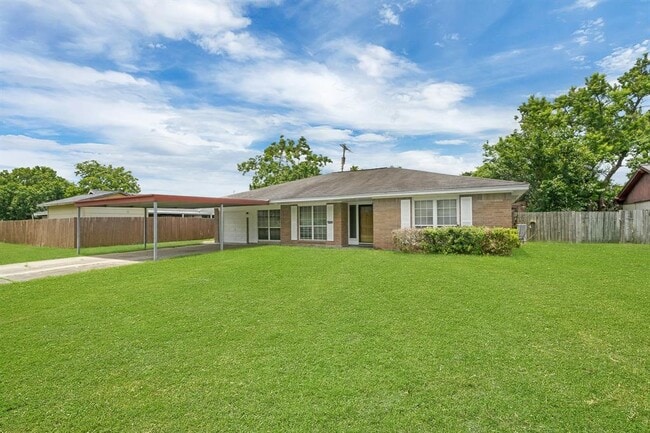 9214 Bryce Ave in Texas City, TX - Building Photo - Building Photo