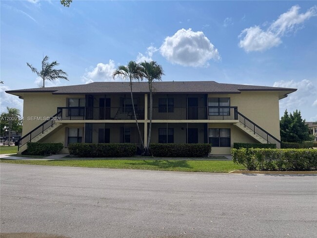 10016 Winding Lake Rd in Sunrise, FL - Building Photo - Building Photo