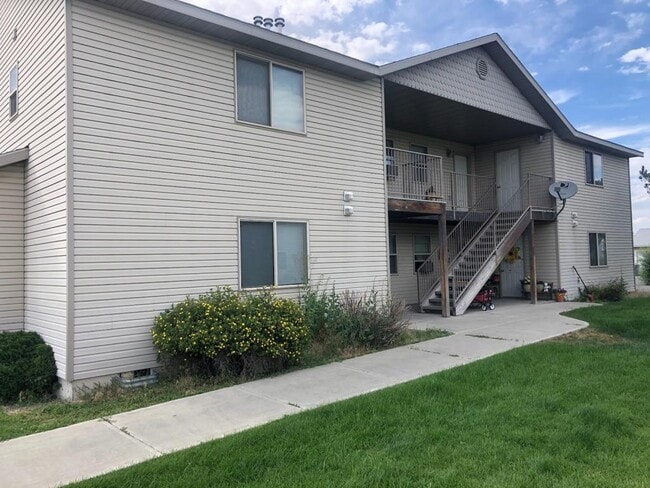 property at 805 E Riggs St