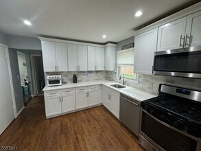 7 Sunnyside Rd in West Orange, NJ - Building Photo - Building Photo