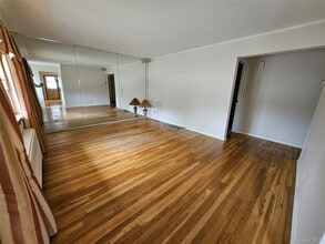 35 Elwood Ave in Hicksville, NY - Building Photo - Building Photo