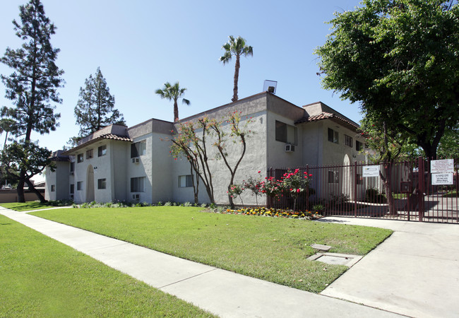 La Puente Park Apartments in La Puente, CA - Building Photo - Building Photo