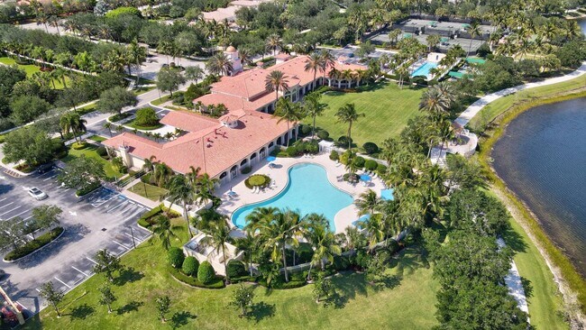8264 Pine Cay Rd in Wellington, FL - Building Photo - Building Photo