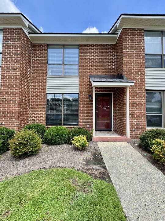 23 Upton Ct Dr in Greenville, NC - Building Photo