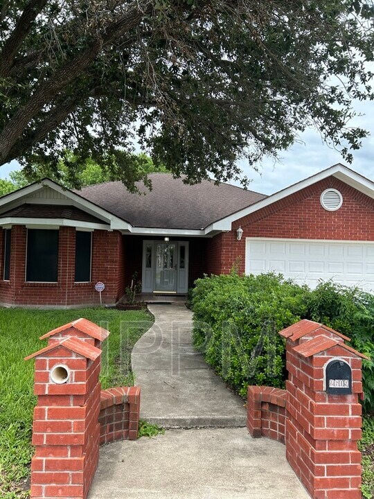 2609 Thomas Ln in Harlingen, TX - Building Photo