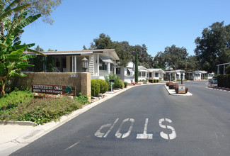 200 S Conejo School Rd in Thousand Oaks, CA - Foto de edificio - Building Photo