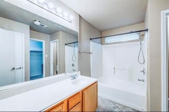 528 Cranbrook Dr in Fort Worth, TX - Building Photo - Building Photo