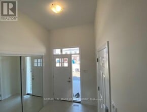 573 Lilith St in Ottawa, ON - Building Photo - Building Photo