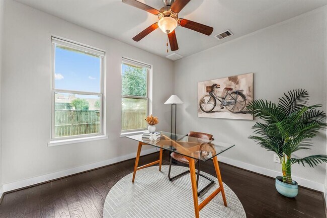 111 E 2nd St in Houston, TX - Building Photo - Building Photo