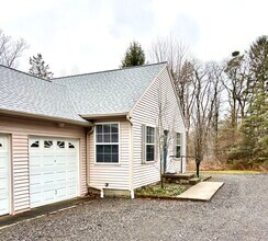 402 Warren Rd, Unit Apt 2 in Ithaca, NY - Foto de edificio - Building Photo