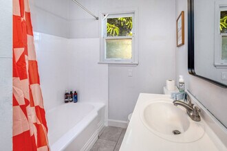 604 Venezia Ave-Unit -ID1042776P in Los Angeles, CA - Building Photo - Building Photo