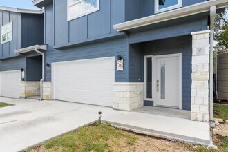 24700 Whitney Dr in Spicewood, TX - Building Photo - Building Photo