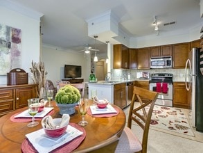 Kelly Park Apartments in Overland Park, KS - Foto de edificio - Building Photo