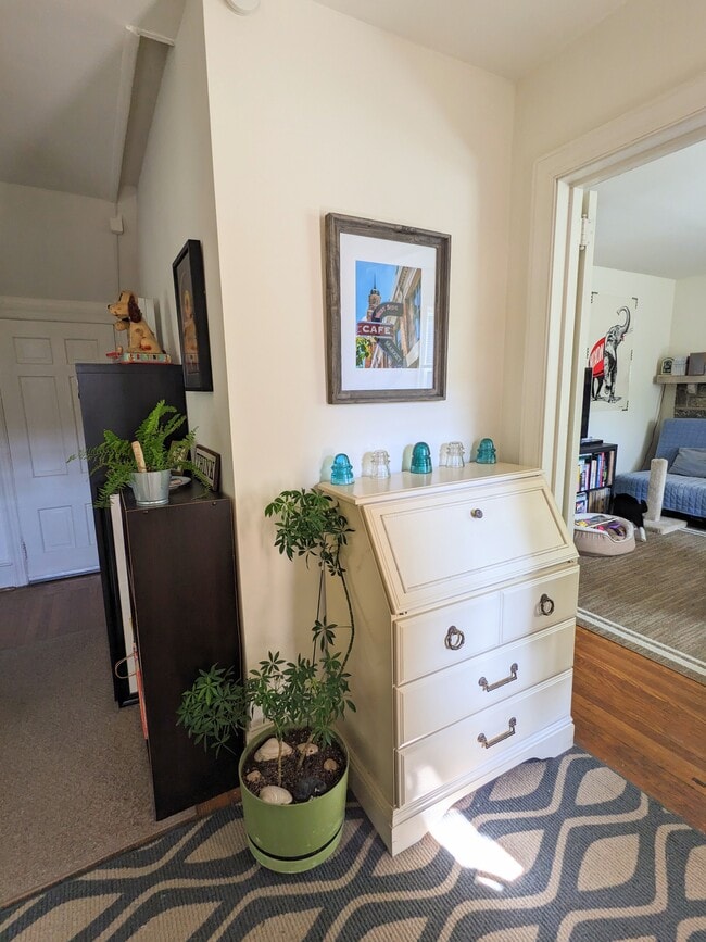 920 E Railroad Ave, Unit A in Bryn Mawr, PA - Foto de edificio - Building Photo