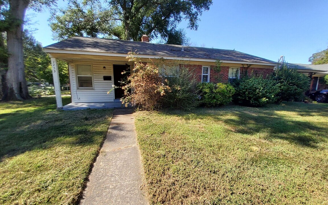 1253 Dogwood Dr in Memphis, TN - Building Photo