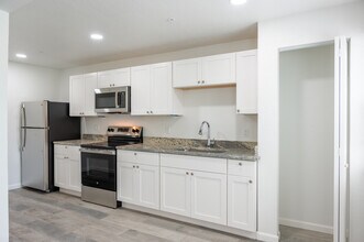 El Patio Apartments Sarasota in Sarasota, FL - Building Photo - Interior Photo