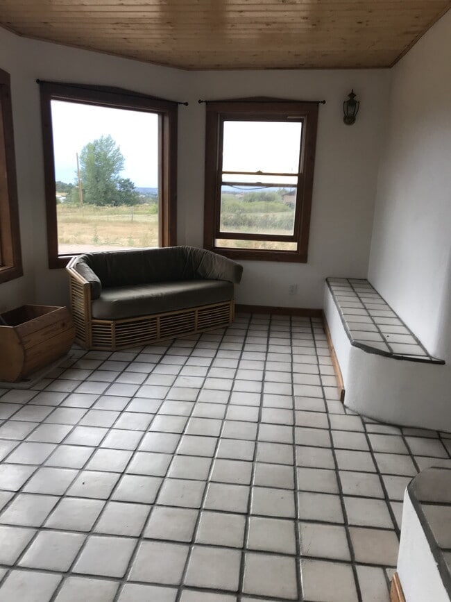 148 Co Rd 75 in Truchas, NM - Foto de edificio - Building Photo