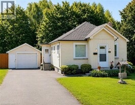 33 Woolwich St N in Breslau, ON - Building Photo