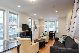 1 Larose Pl, Unit 1 in Boston, MA - Foto de edificio - Building Photo