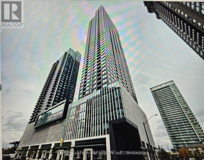 395 Square One Dr in Mississauga, ON - Building Photo - Building Photo