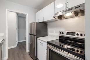 Glenmore Gardens Townhomes & Coach Homes in Calgary, AB - Building Photo
