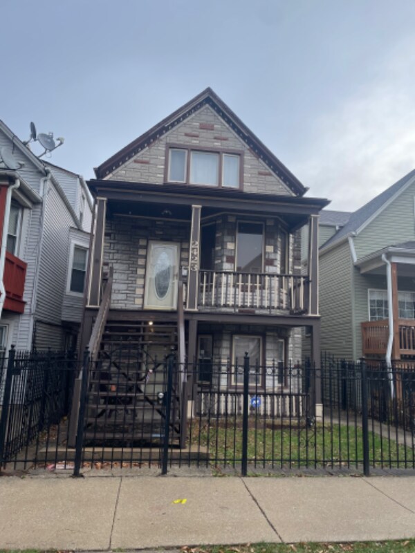 2423 N Lawndale Ave, Unit 2423 N Lawndale 2nd Fl in Chicago, IL - Building Photo - Building Photo