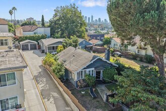 708 Tularosa Dr in Silver Lake, CA - Building Photo - Building Photo