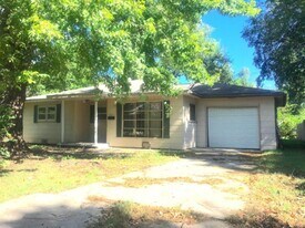 1221 Fair St in Junction City, KS - Building Photo