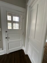 919 E Clarke St, Unit 1 in Milwaukee, WI - Foto de edificio - Building Photo