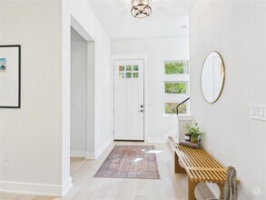 3002 Sunridge Dr in Austin, TX - Building Photo - Building Photo