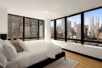 1113 York Ave in New York, NY - Building Photo - Building Photo