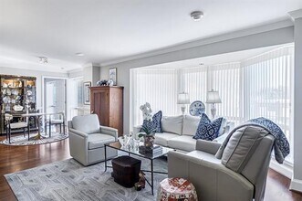 4242 Lomo Alto Dr in Dallas, TX - Foto de edificio - Building Photo