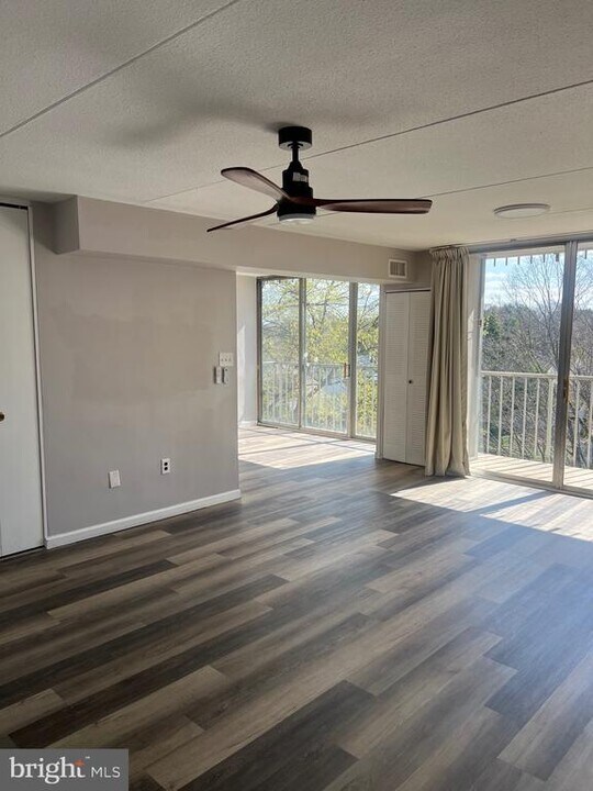 401 Cooper Landing Rd in Cherry Hill Township, NJ - Building Photo