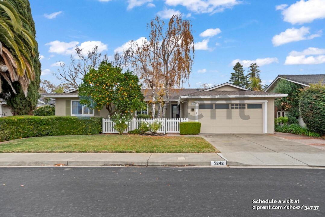 5242 Ridgevale Way in Pleasanton, CA - Building Photo