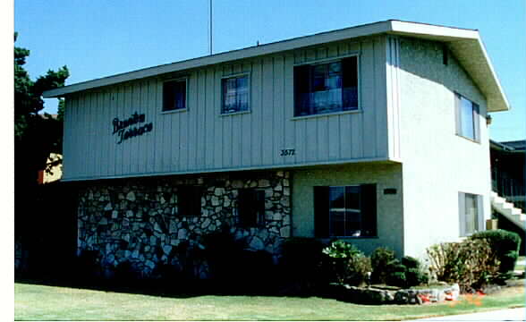 Benton Terrace in Lynwood, CA - Building Photo