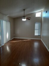 8349 Forest Oaks Blvd in Spring Hill, FL - Foto de edificio - Building Photo