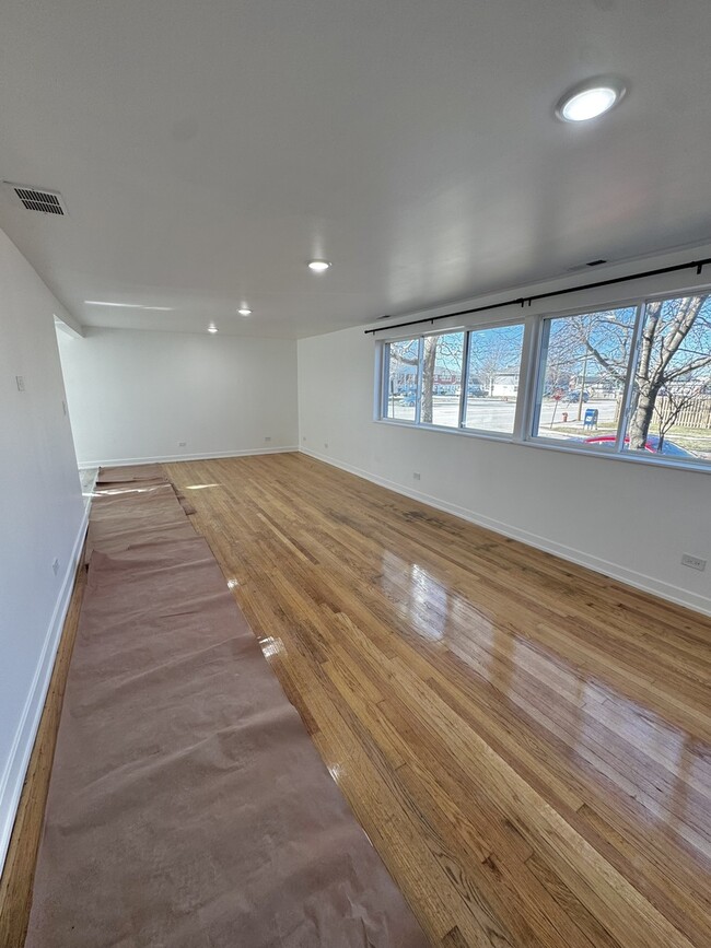 4656 W 87th St in Chicago, IL - Building Photo - Building Photo