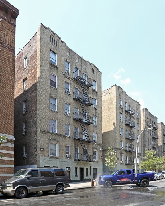536 Isham Street in New York, NY - Building Photo