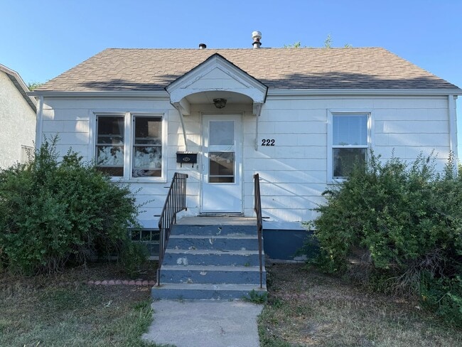 property at 222 W 15th St