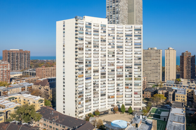 Lake Park Plaza in Chicago, IL - Building Photo - Building Photo