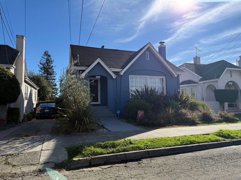 3026 57th Ave in Oakland, CA - Building Photo